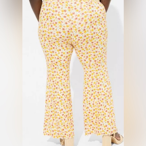 Torrid Festi Super Soft Slub Flare Leg Pants Wms plus sz 6 (30) - Picture 2 of 16